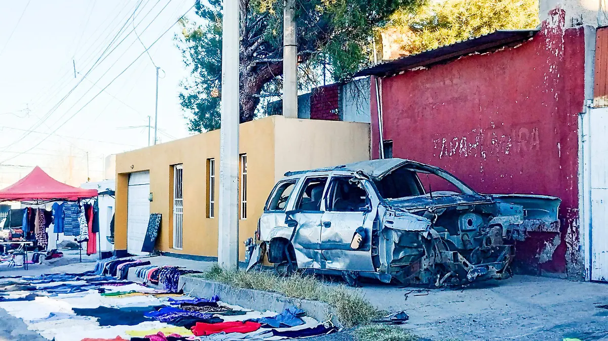 GERA- Vehiculos chatarra calles tamborel y 46  (3)